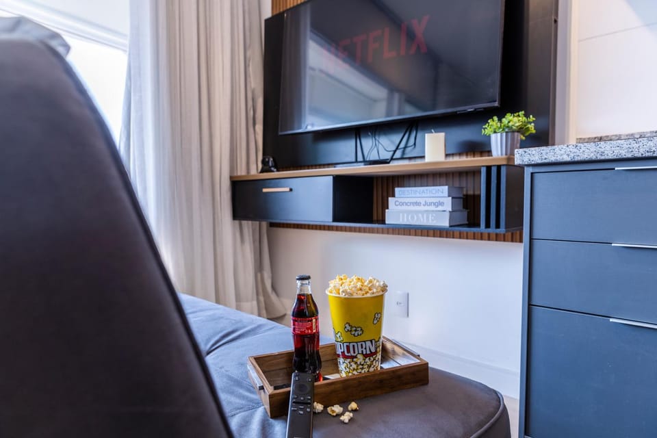 Communal lounge/ TV room, TV and multimedia, Living room, Food