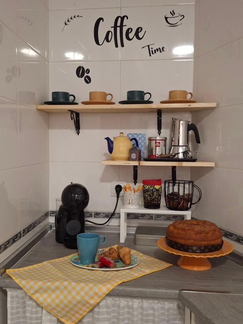 Coffee/tea facilities, Kitchen or kitchenette, Food and drinks, toaster