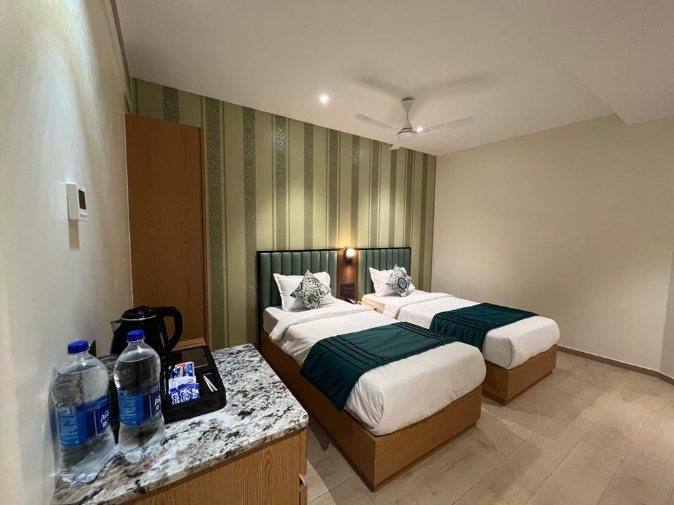 Bed, Coffee/tea facilities, Photo of the whole room, Bedroom