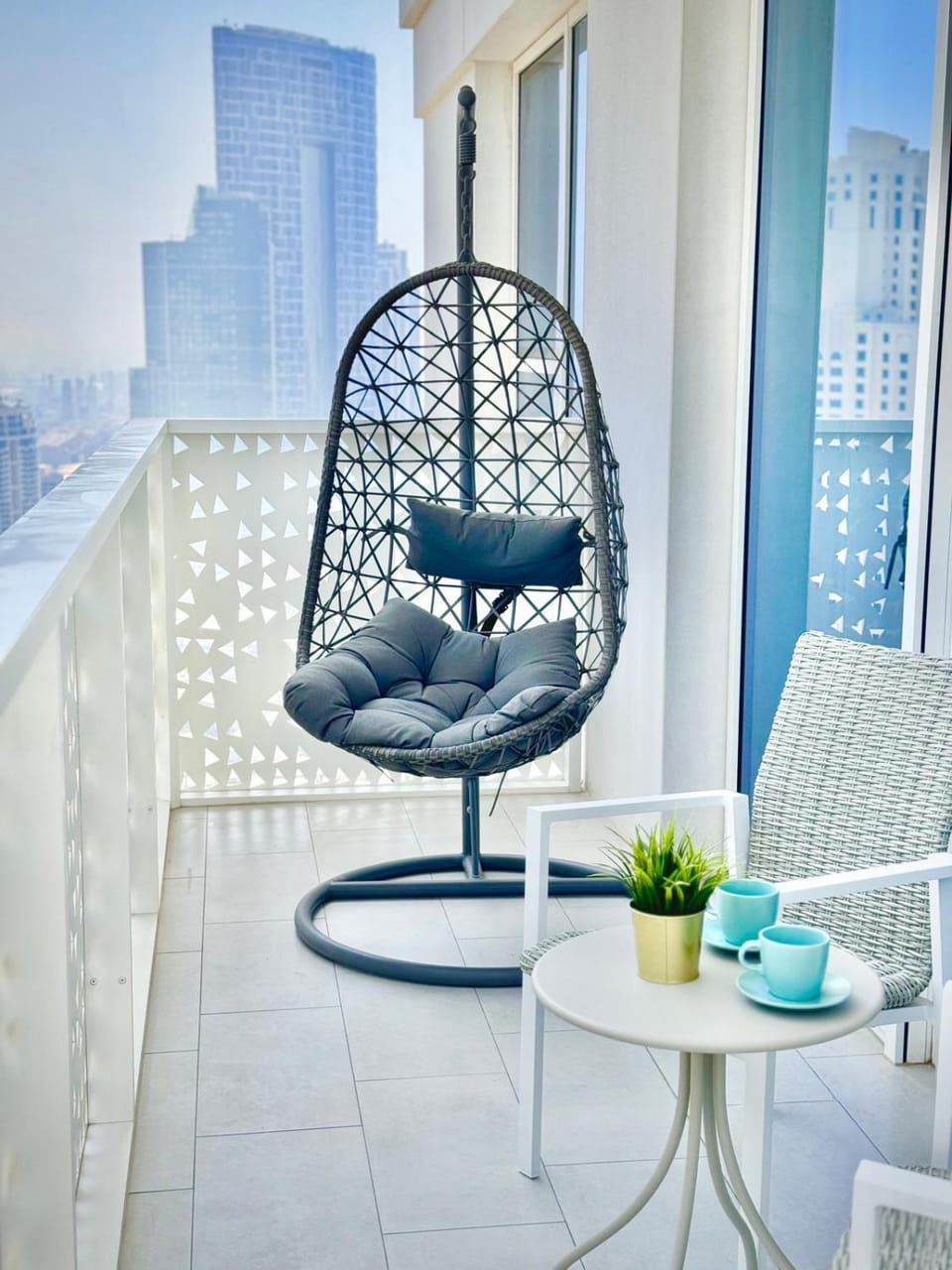 View (from property/room), Balcony/Terrace, City view, Garden view