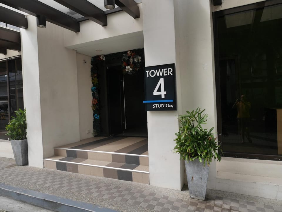 Studio City Comfort T4 Apartment in Muntinlupa