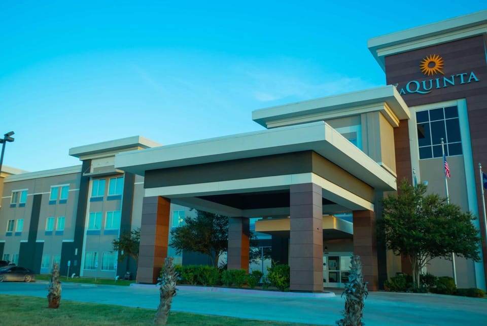 Property building, Day, On site, Time of day