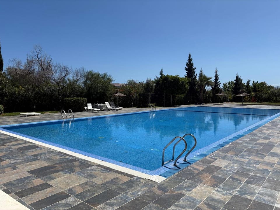 Swimming pool, Swimming pool, sunbed