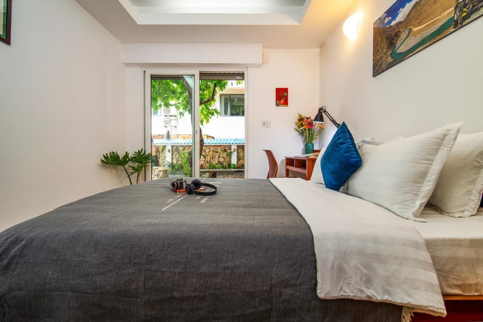 Bed, Living room, Photo of the whole room, Seating area, Bedroom