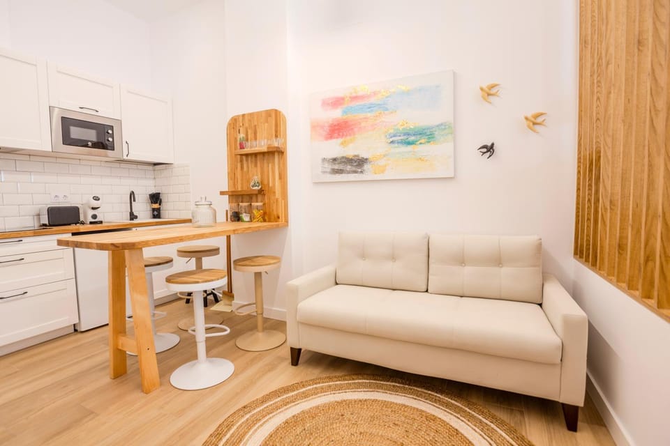 Kitchen or kitchenette, Living room, Seating area, Dining area, pet friendly, stove