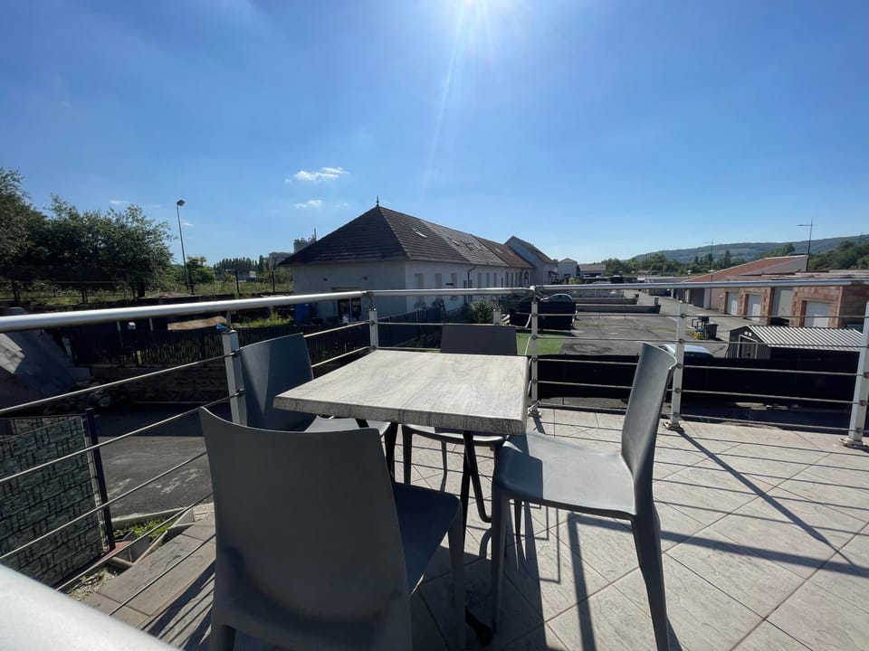 Patio, Dining area