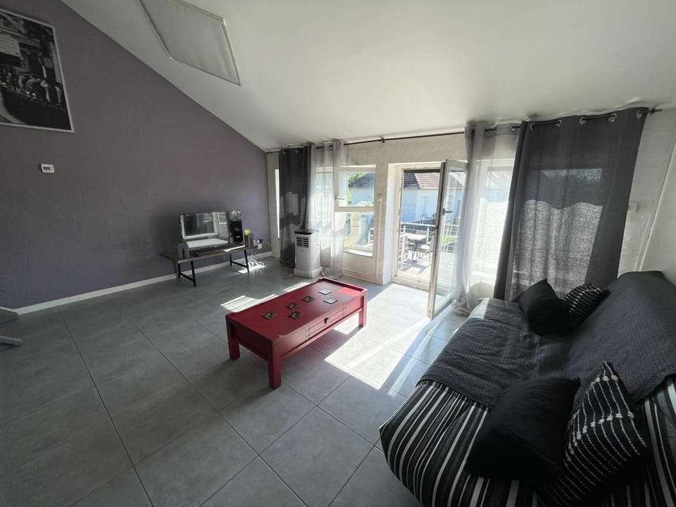 Bed, Living room
