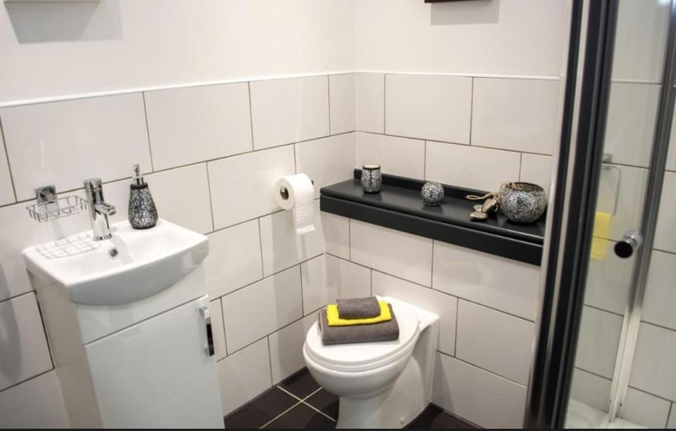 1 Bed Flat - Sleeps 2 - Parking - Balcony - Wifi Apartment in Nottingham