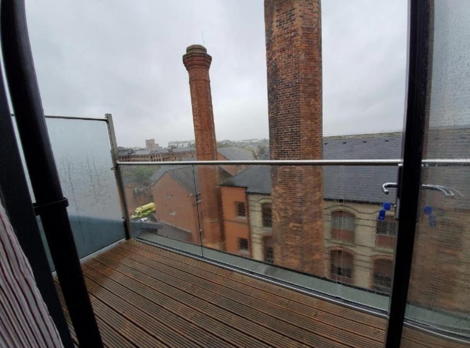 1 Bed Flat - Sleeps 2 - Parking - Balcony - Wifi Apartment in Nottingham
