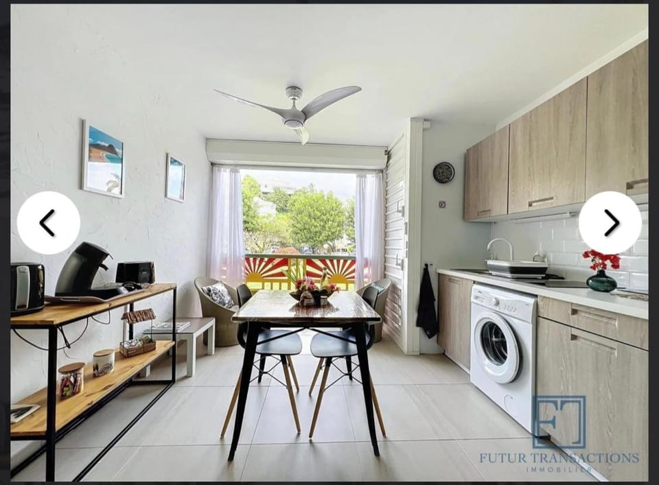 Kitchen or kitchenette, Dining area, oven, stove, toaster, washing machine, dryer