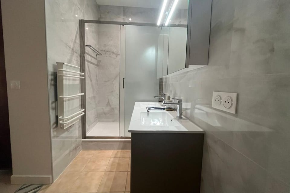Shower, Bathroom
