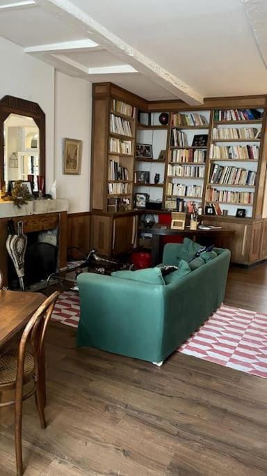 Library, Seating area