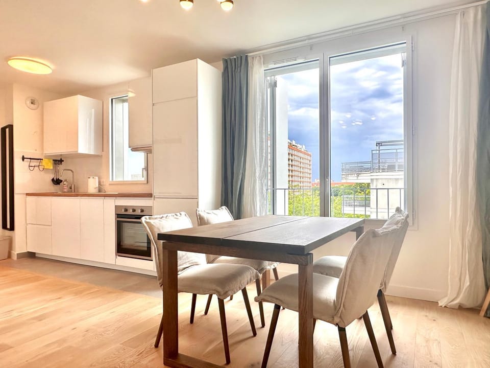 Home in Poniatowski near Vincennes Forest Apartment in Paris