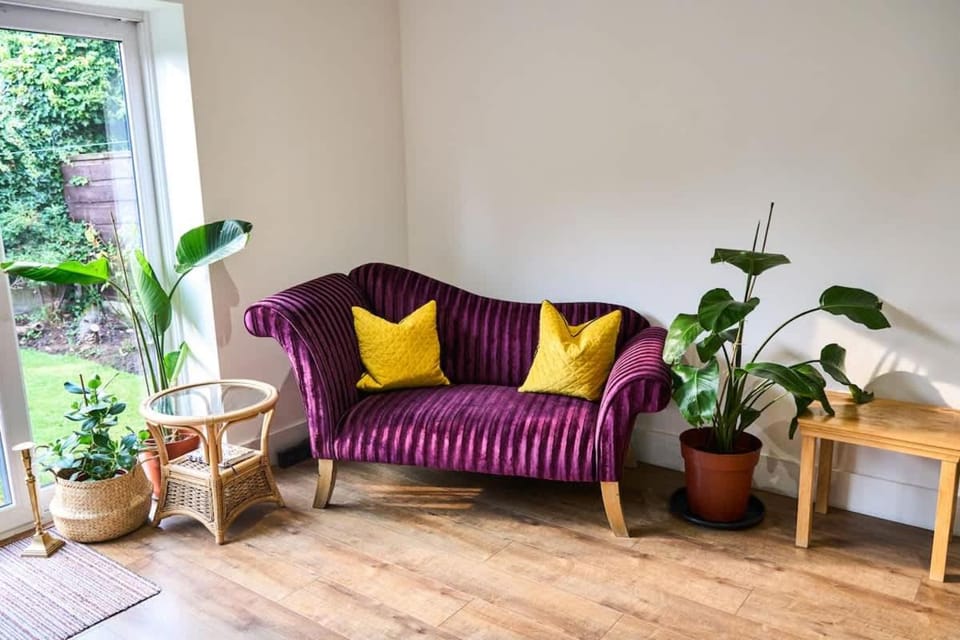 Chic Family Home with Garden Fire Pit & Event Space, Hot Tub House in Prestwich