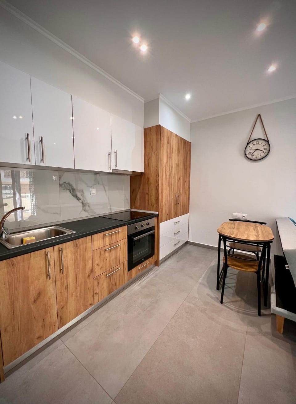Kitchen or kitchenette, Dining area, stove