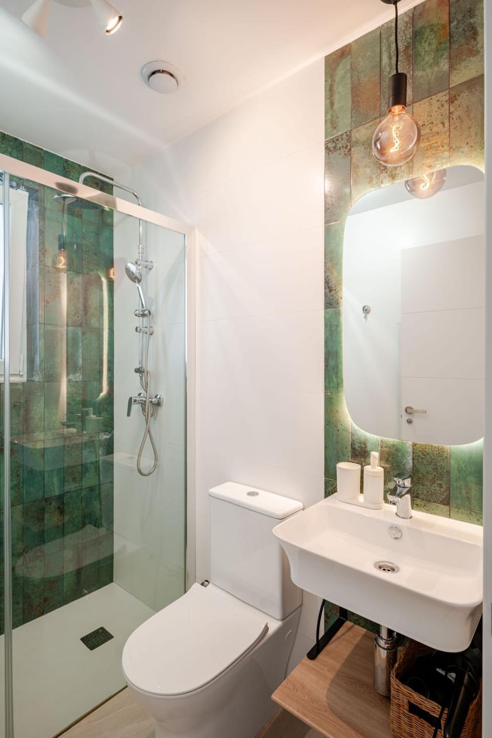 Shower, Bathroom, hair dryier