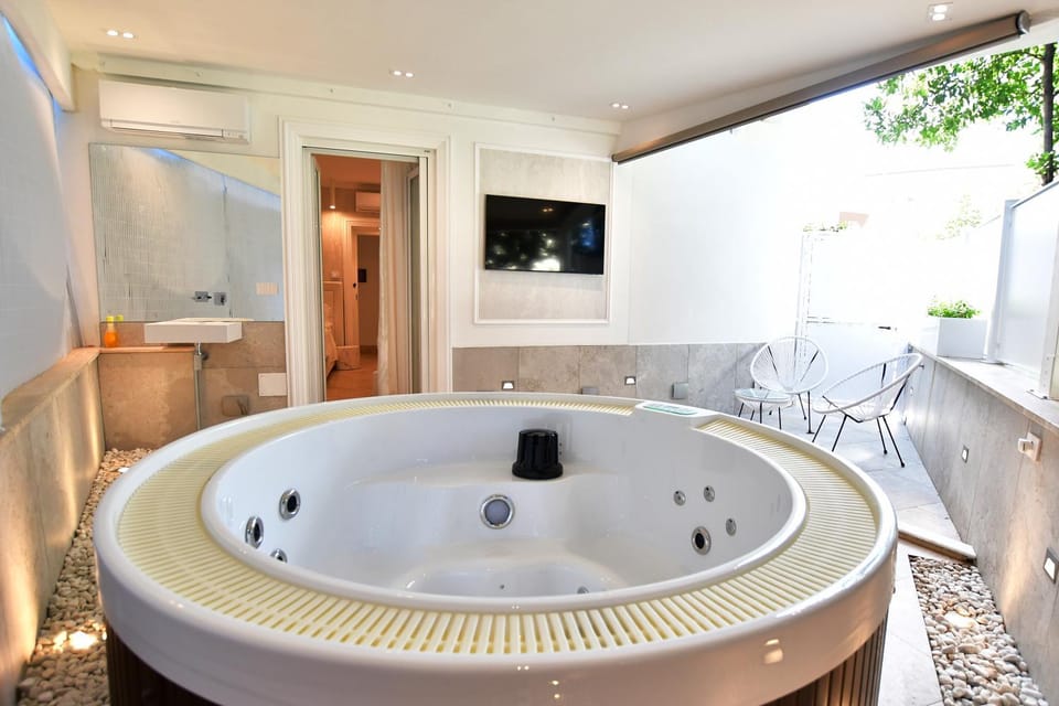 Garden, Hot Tub, TV and multimedia, air conditioner