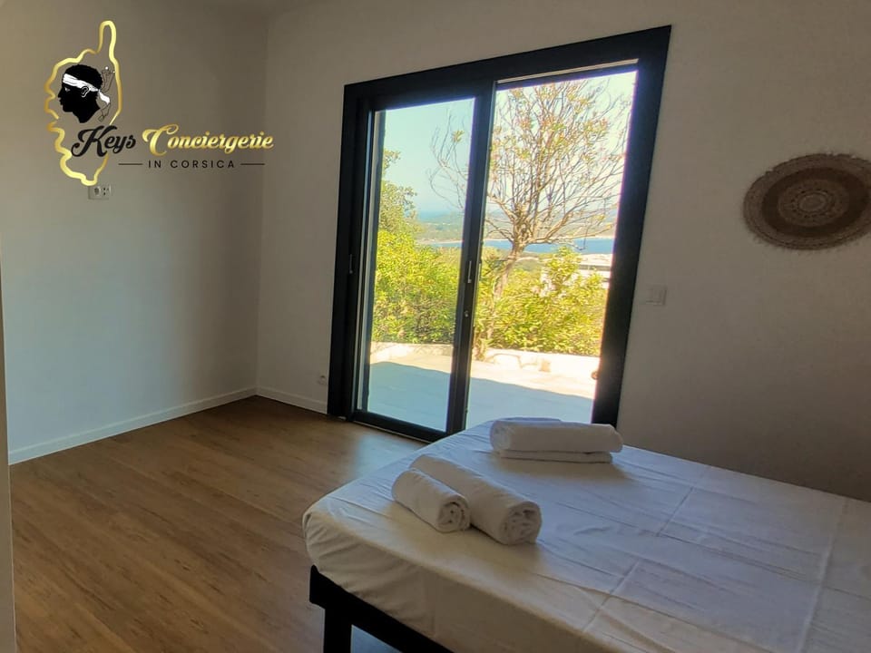 Paradiso T3 vue Mer Piscine Partagée Apartment in Porto-Vecchio
