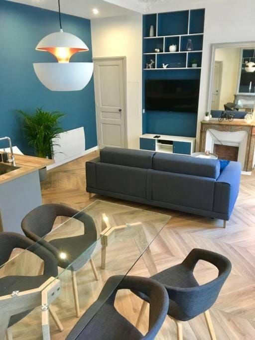 Renovated spacious Parisian apt near la Madeleine Apartment in Paris