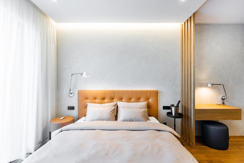 Bed, Balcony/Terrace, Photo of the whole room, Dining area, Bedroom, Sunset, minibar, storage