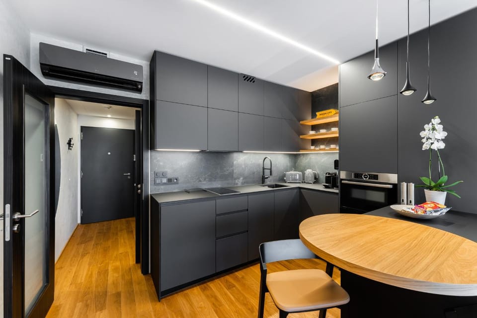 Kitchen or kitchenette, Dining area, Breakfast, dishwasher, minibar, oven, safe, safe, stove, wardrobe, air conditioner, air conditioner