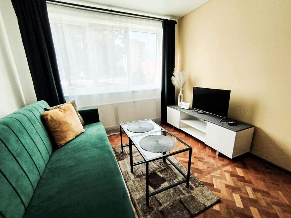 Communal lounge/ TV room, TV and multimedia, Living room, Seating area, Evening entertainment