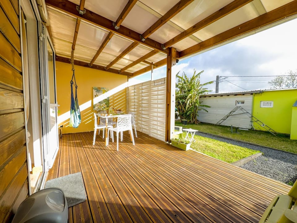 View (from property/room), Balcony/Terrace, Dining area