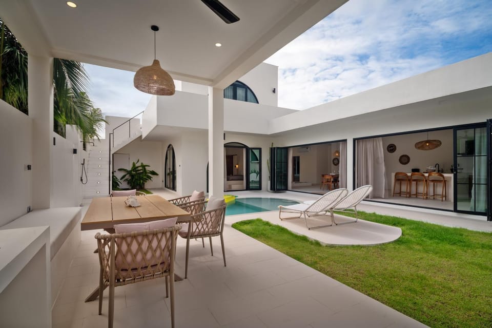 Day, Garden, Seating area, Dining area, Garden view, Pool view, Swimming pool, sunbed