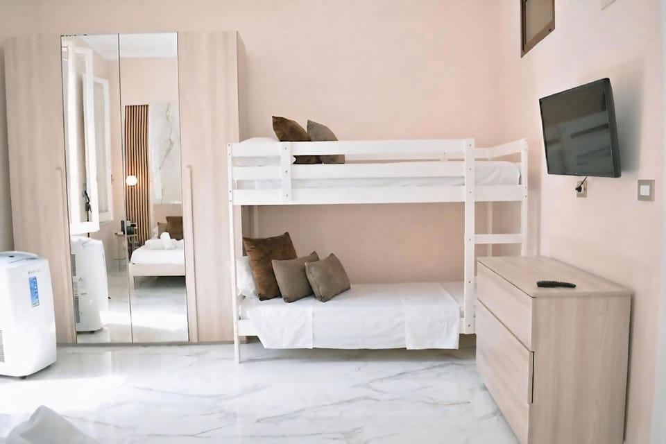 Bed, Bedroom, bunk bed, locker