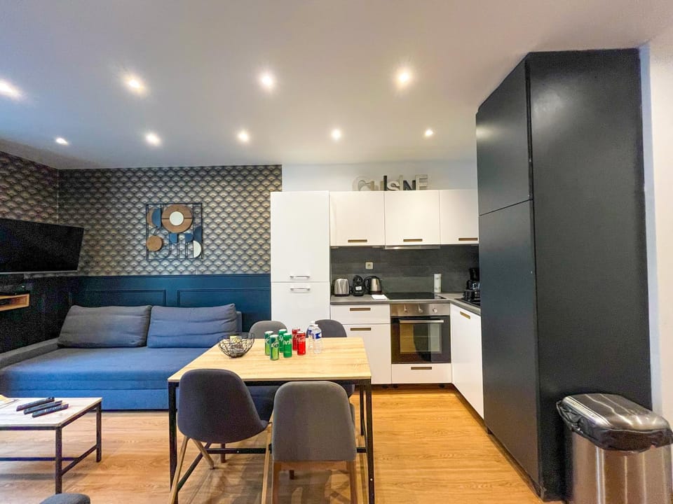 Urban Flat 18 - Charming 2BDR Parisian Home Apartment in Paris