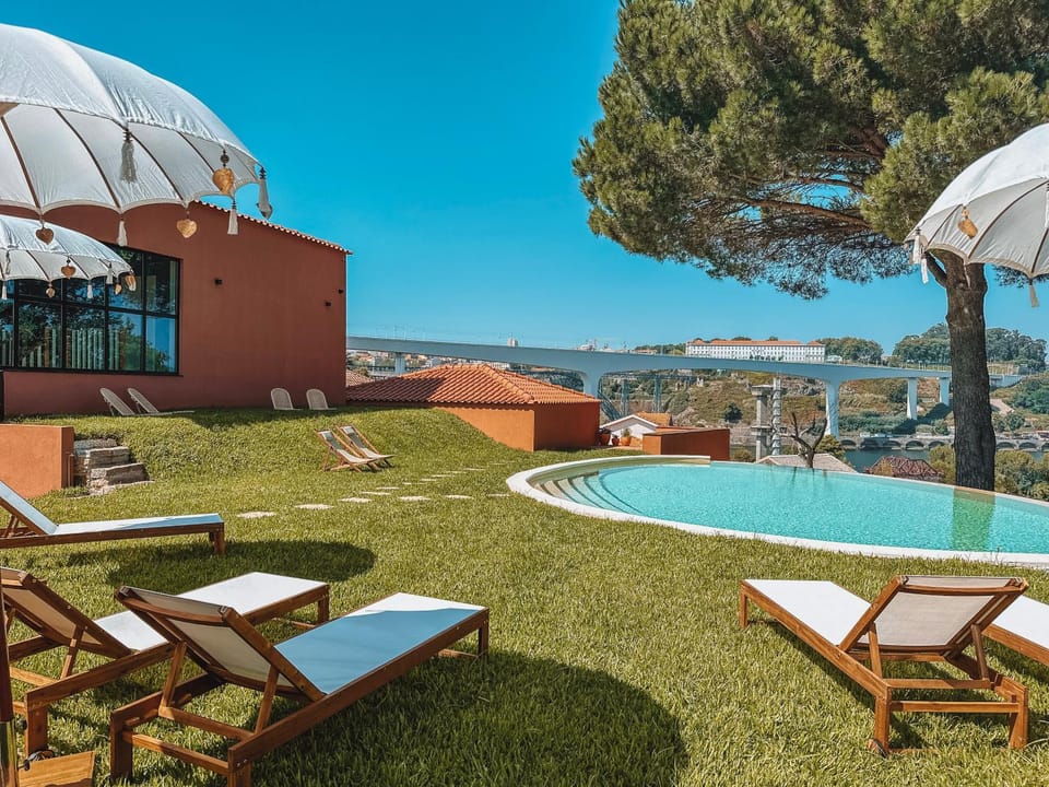 Garden, Garden, Balcony/Terrace, Swimming pool, Swimming pool, sunbed