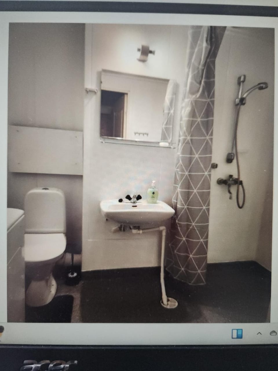 Shower, Toilet
