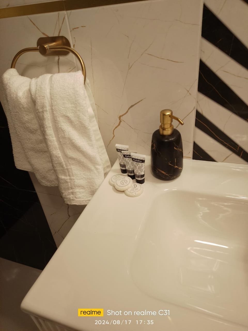 Bathroom, towels