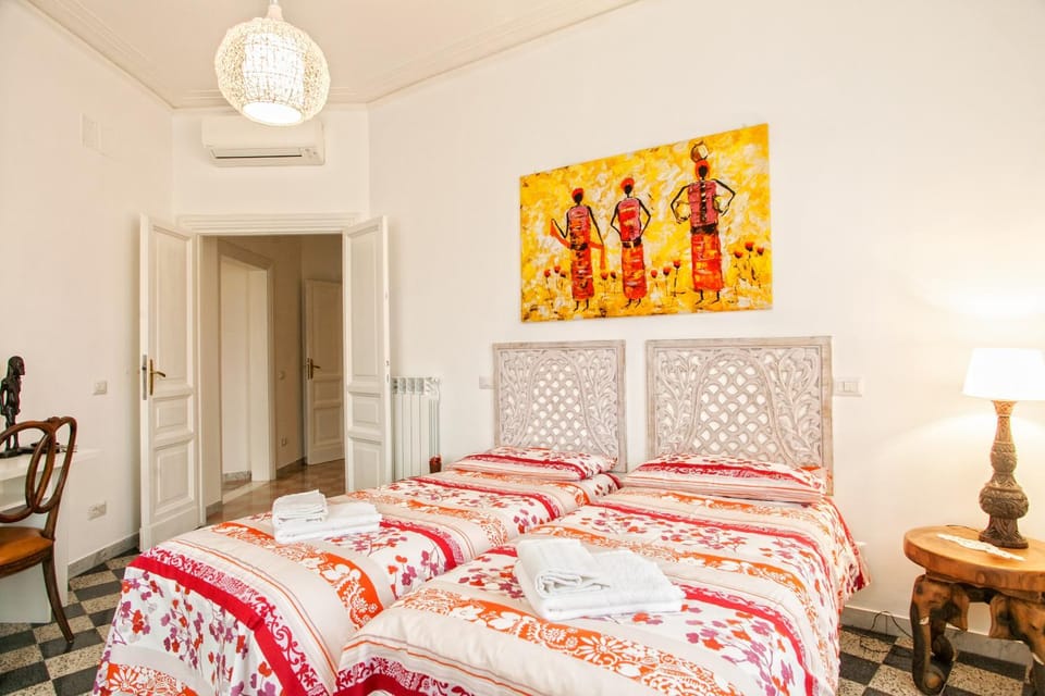 Photo of the whole room, City view