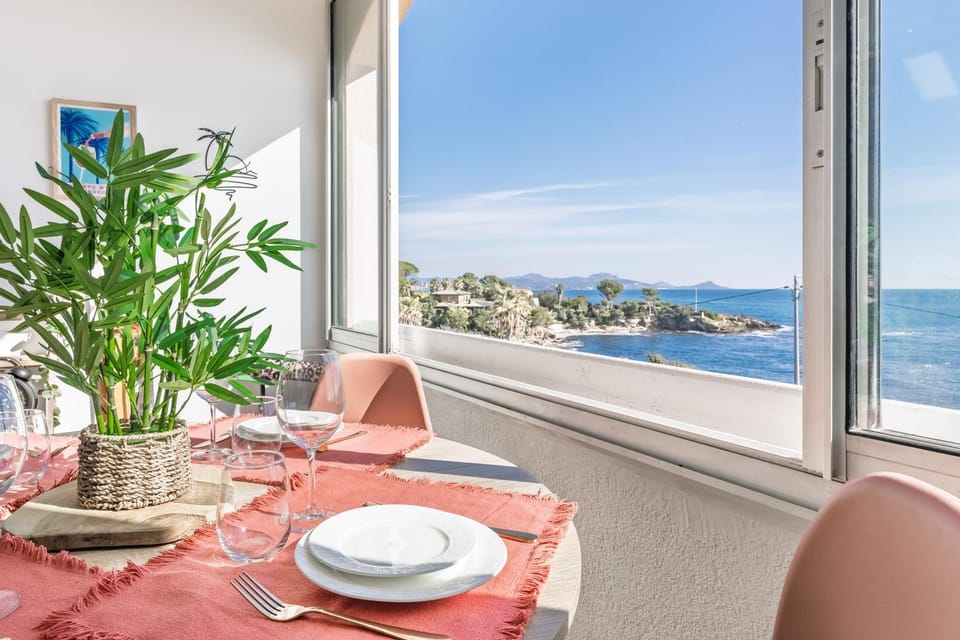 Day, Natural landscape, View (from property/room), Balcony/Terrace, Seating area, Dining area, Sea view
