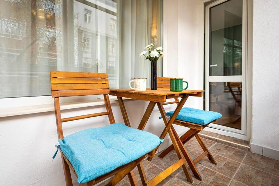 Day, View (from property/room), Balcony/Terrace, Seating area, Dining area