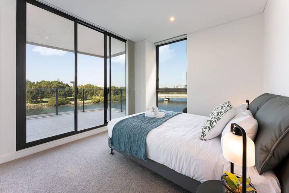 Lakeview Luxury 3Bedrooms Apt Wolli Creek close to Airport CBD Apartment in Sydney
