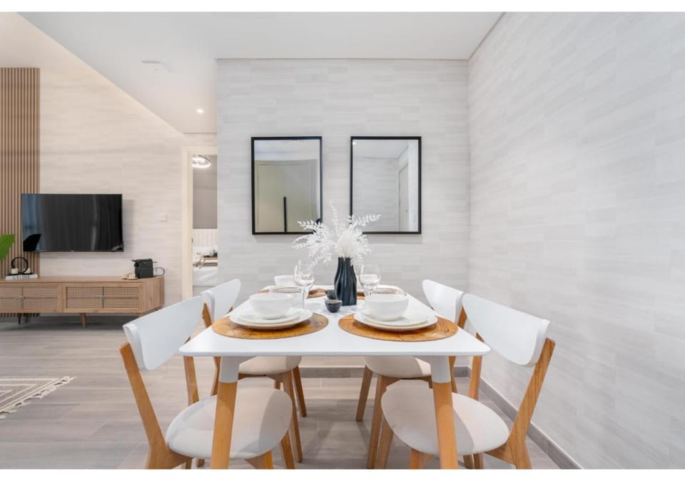 TV and multimedia, Seating area, Dining area