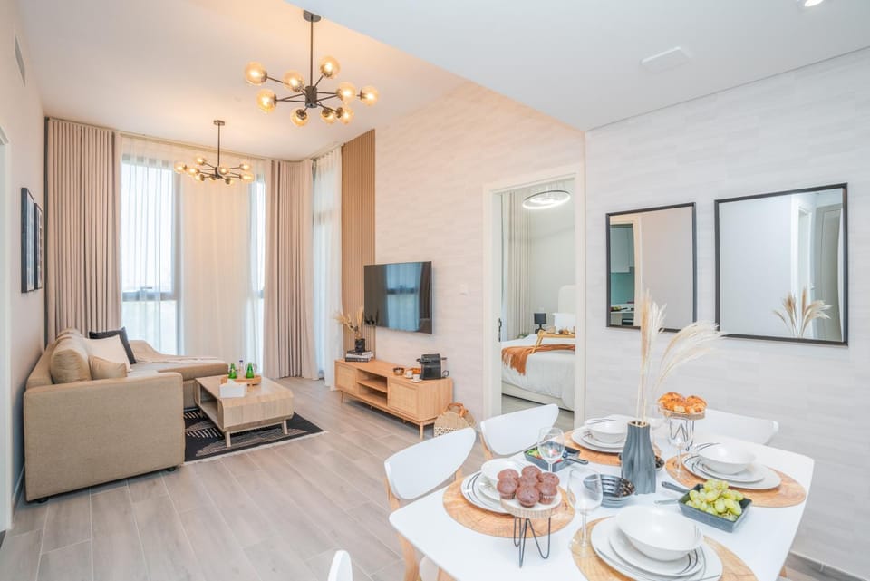 TV and multimedia, Living room, Food and drinks, Seating area, Dining area