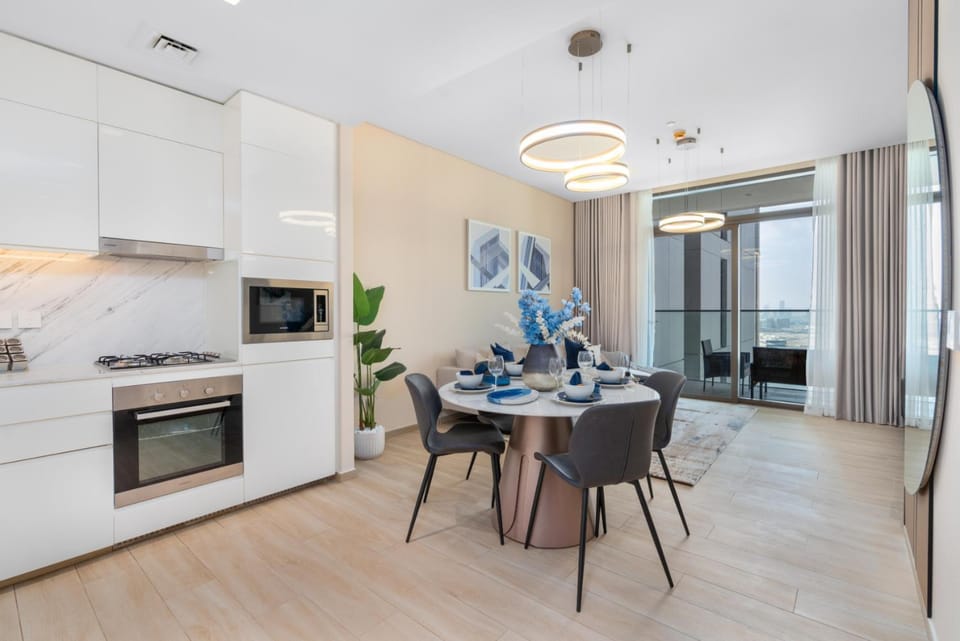 Kitchen or kitchenette, Dining area, oven, stove