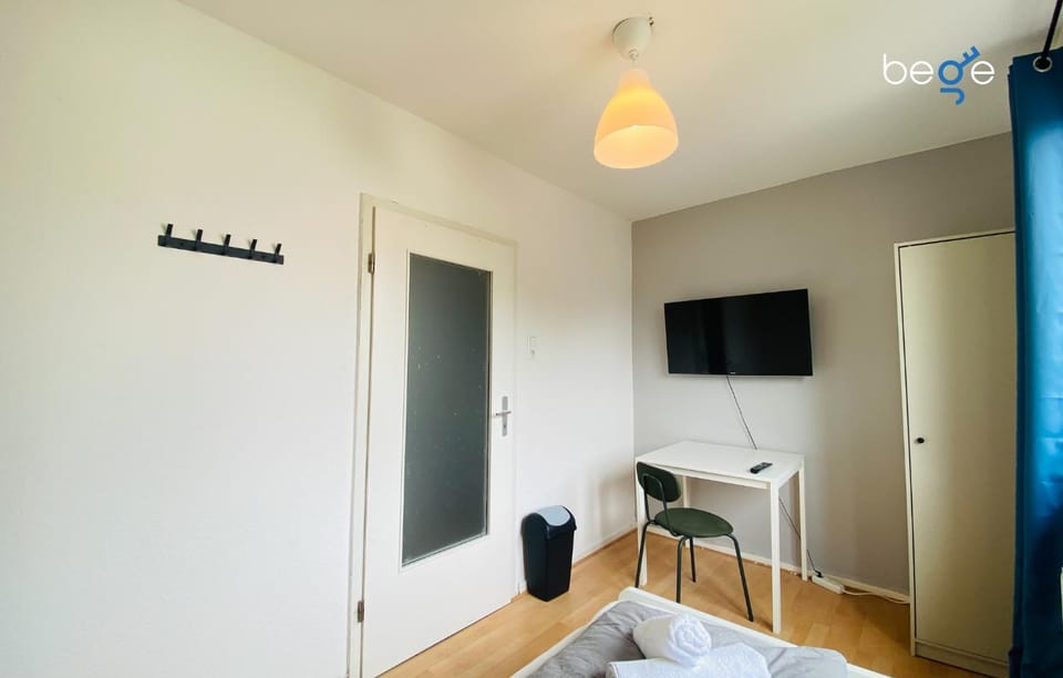 TV and multimedia, Photo of the whole room