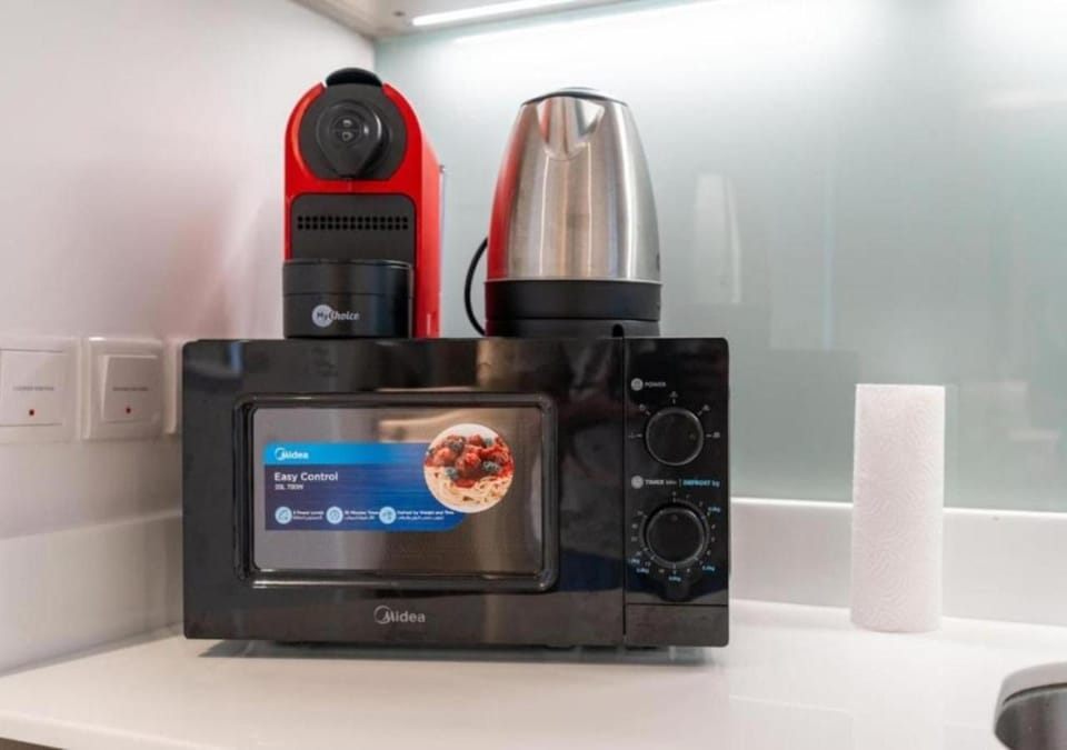 Coffee/tea facilities, microwave, toaster