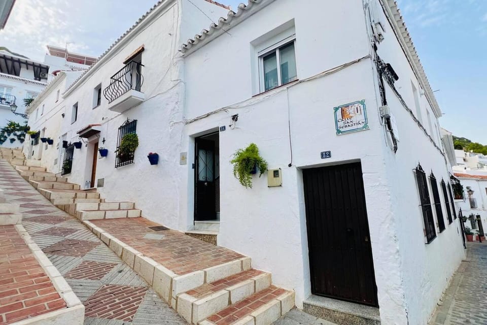 Cozy Historical Andalusian 3BR House Peachy Stays House in Mijas