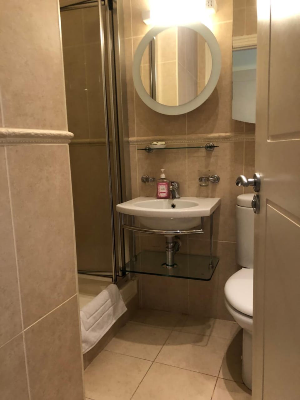 Private Room in Apartment beside Druids Glen Hotel Vacation rental in Wicklow, Co. Wicklow, Ireland