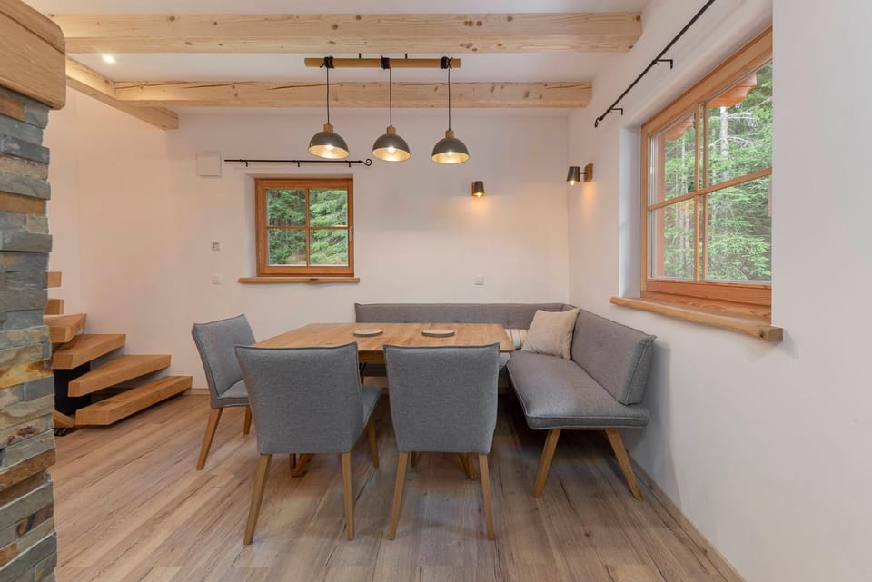 Seating area, Dining area