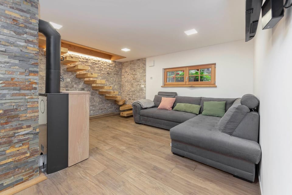 TV and multimedia, Living room, Seating area, fireplace