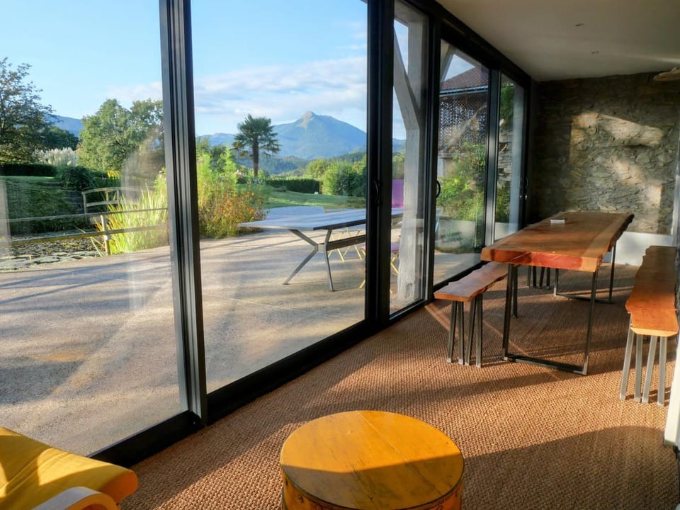 Seating area, Dining area