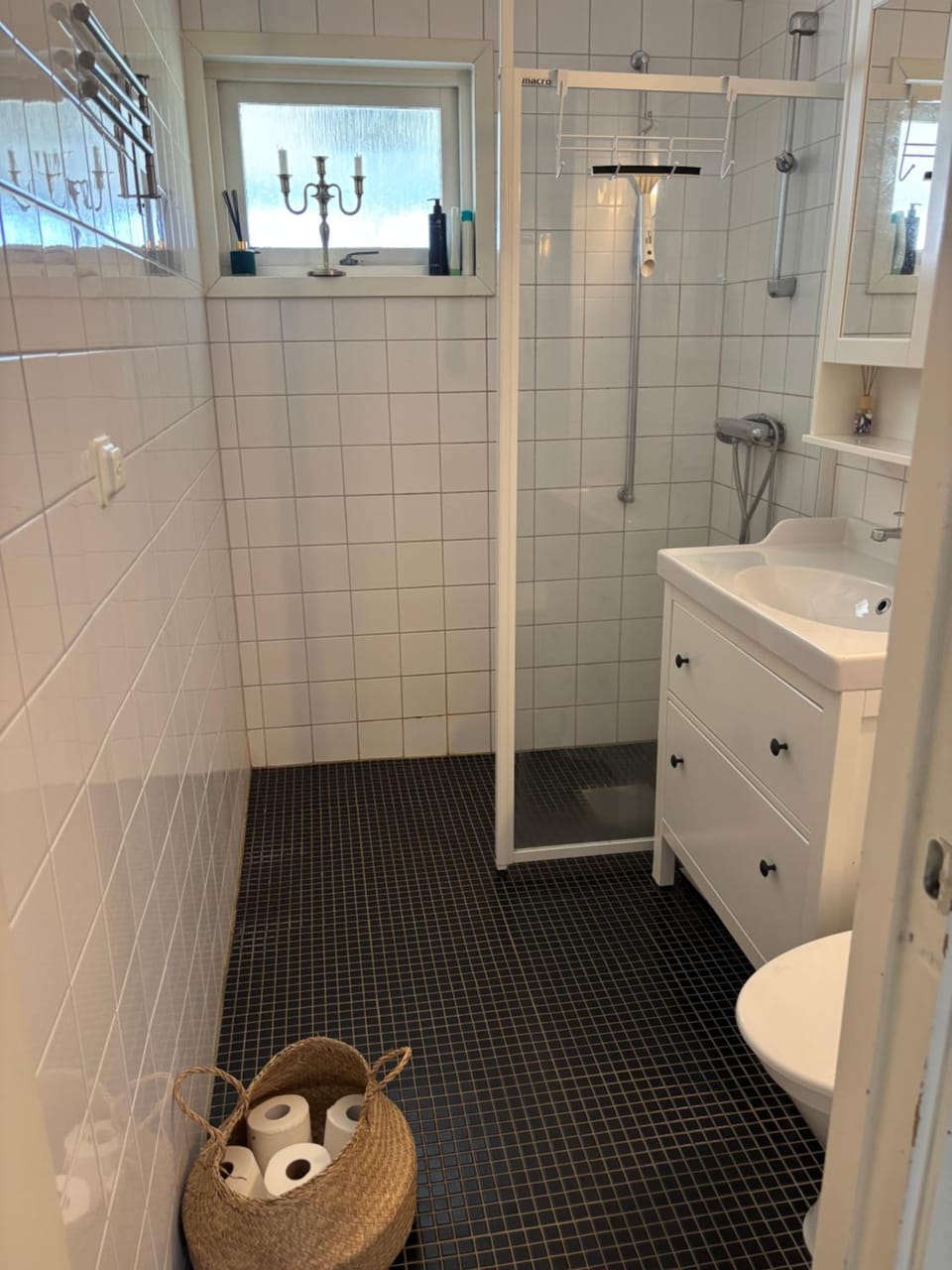 Shower, Toilet, Bathroom, towels