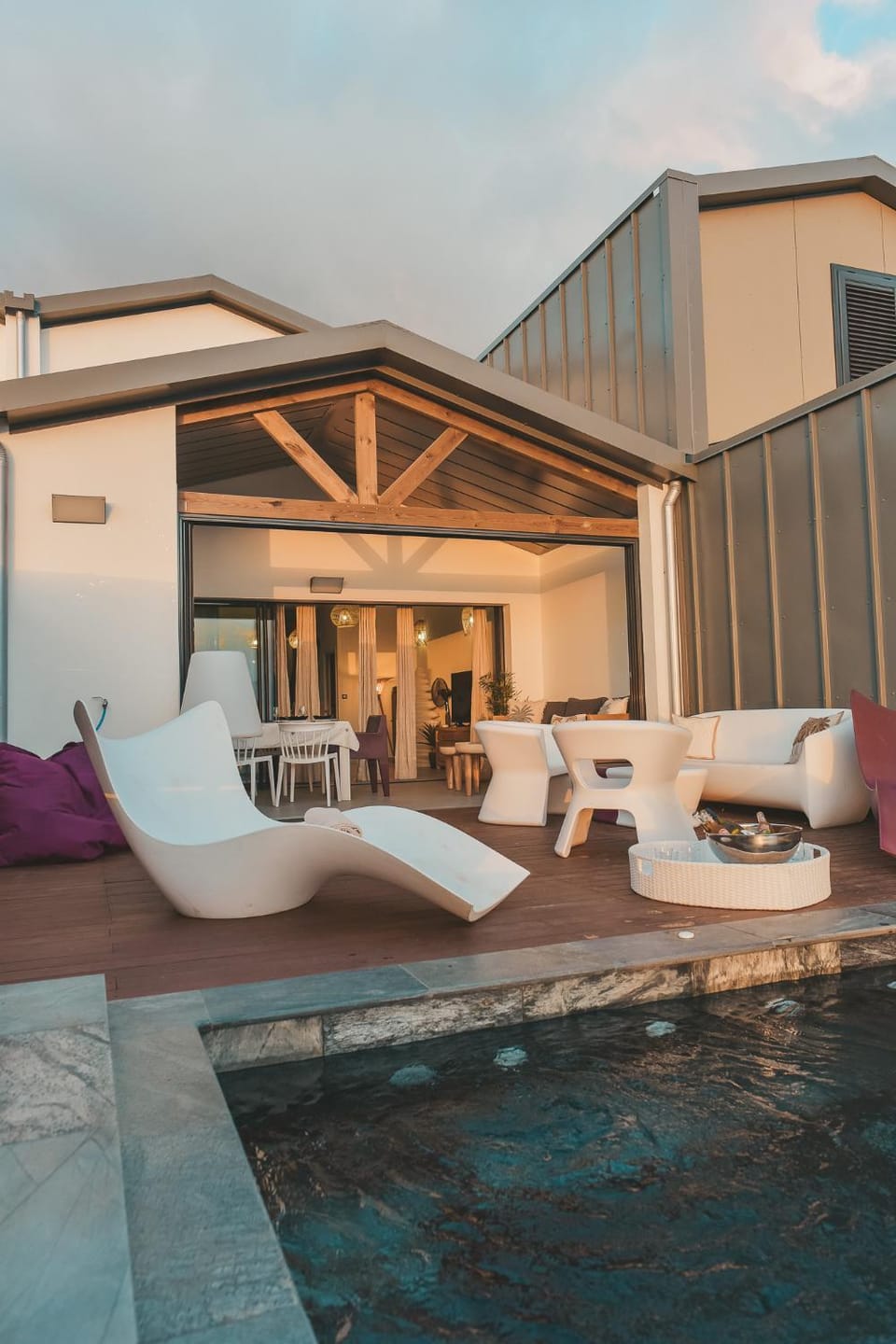 Property building, Patio, Balcony/Terrace, Pool view, sunbed