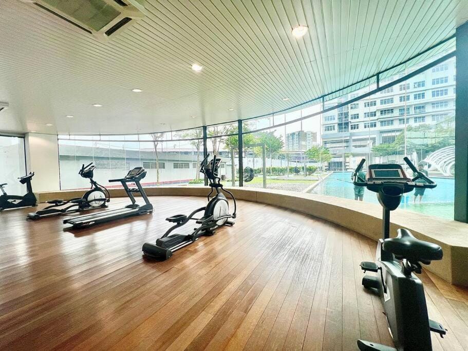 SD 1-10Pax Puchong Sky Pod Residence IOI Mall WiFi Apartment in Subang Jaya